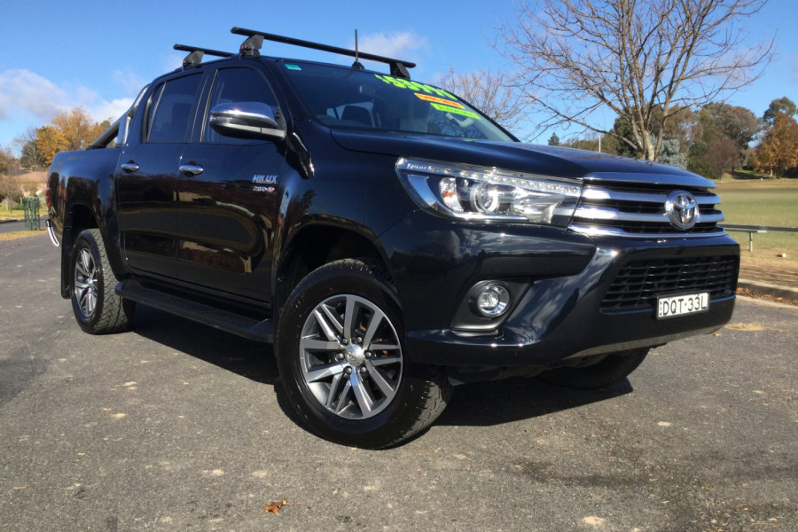 2017 Toyota HiLux  SR5 Cab chassis Image 9