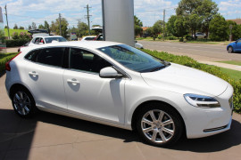 2017 Volvo V40 (No Series) MY18 T4 Inscription Hatchback