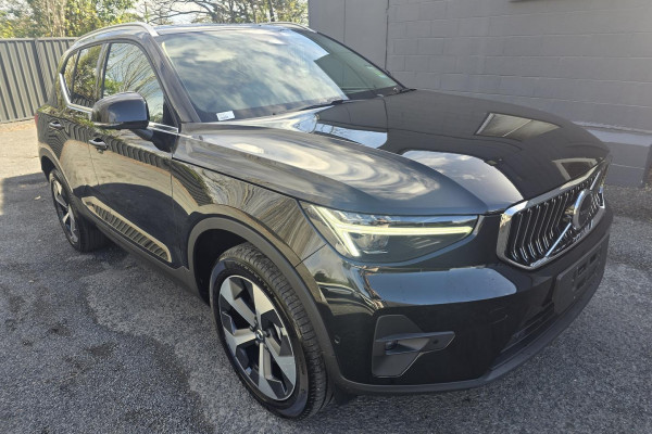 2026 MY27 Volvo XC40 XZ Ultra B4 Bright SUV Image 2