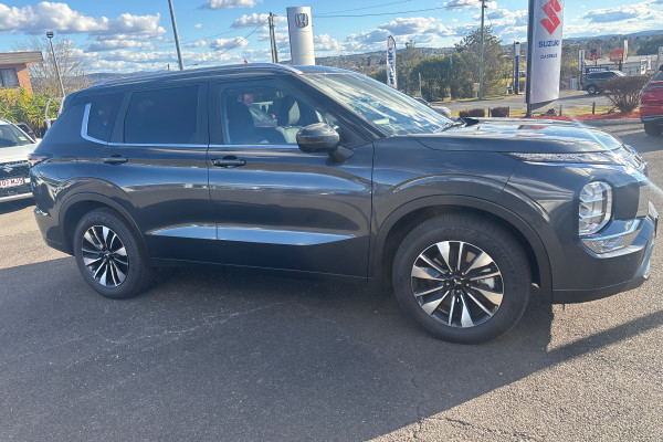 2025 Mitsubishi Outlander ZM LS SUV Image 2