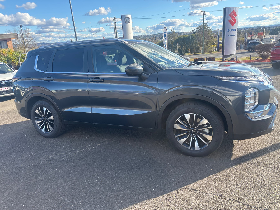 2025 Mitsubishi Outlander ZM LS SUV Image 2