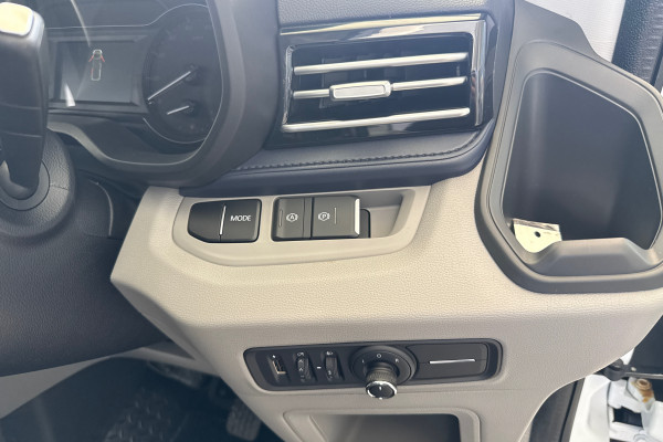 2026 MY24 LDV Deliver 9  Mid Roof LWB Van Image 13
