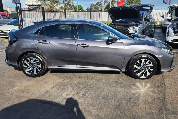 2017 Honda Civic 10th Gen VTi-S Hatch Image 2