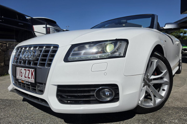 2010 Audi S5 8T  Convertible Image 2