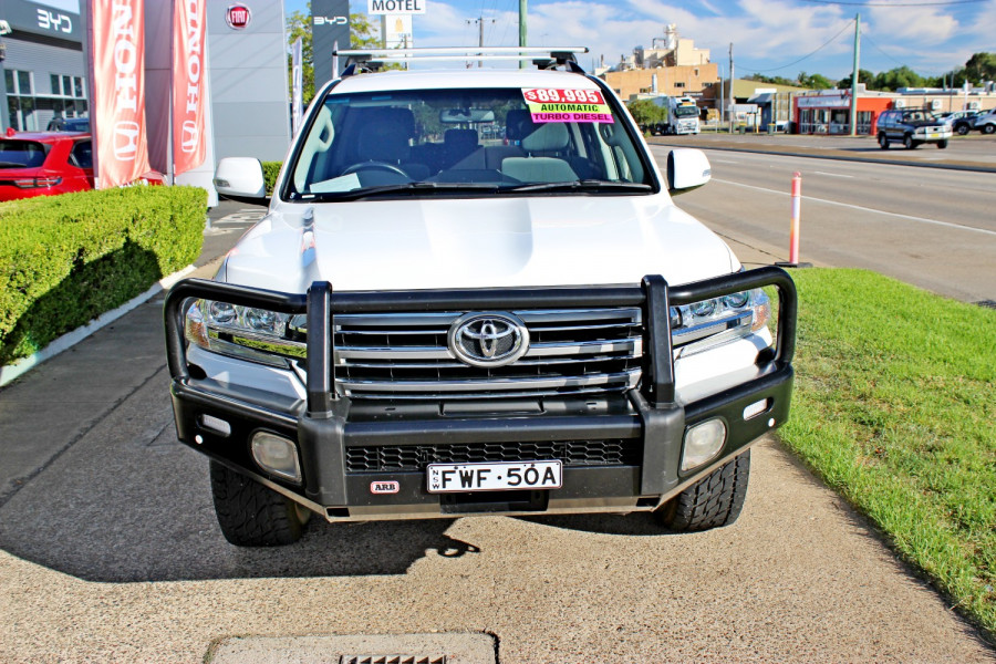 2020 Toyota LandCruiser VDJ200R GXL SUV Image 3