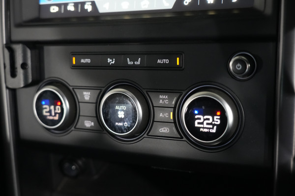 2020 Land Rover Discovery Series 5 SDV6 Landmark SUV image 18