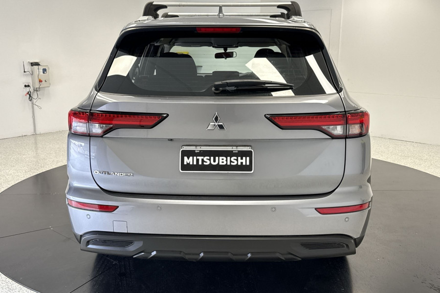 2021 MY22 Mitsubishi Outlander ZM ES SUV Image 10