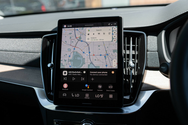 2025 MY26 Volvo XC90 L Series Plus T8 Plug-in Hybrid Dark SUV Image 24