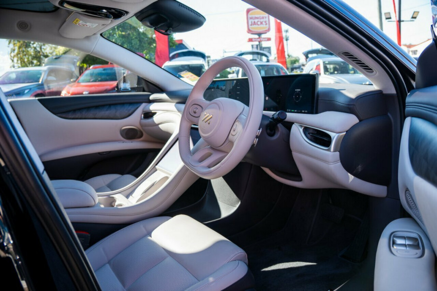 2025 MG IM5 P12L Performance Hatch Image 16