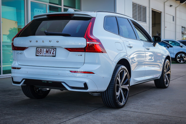 2025 Volvo XC60 Ultra T8 Plug-In Hybrid SUV Image 4