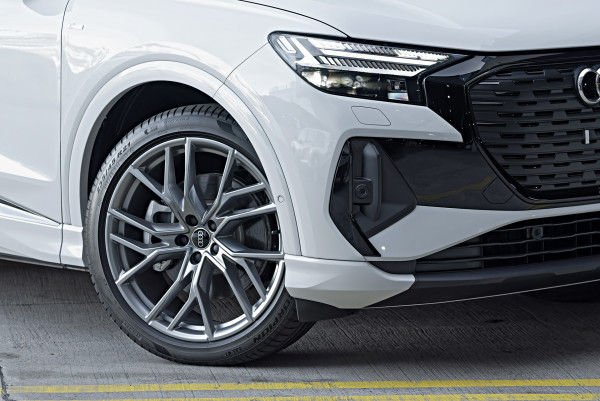 2025 Audi Q4 e-tron F4 55 SUV image 6