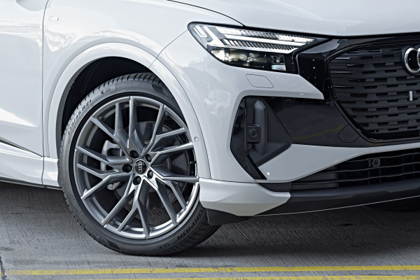 2025 Audi Q4 e-tron F4 55 SUV