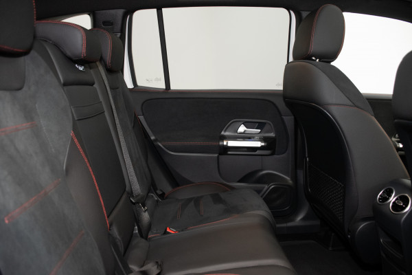 2025 Mercedes-Benz GLB-Class 250 4matic SUV image 3