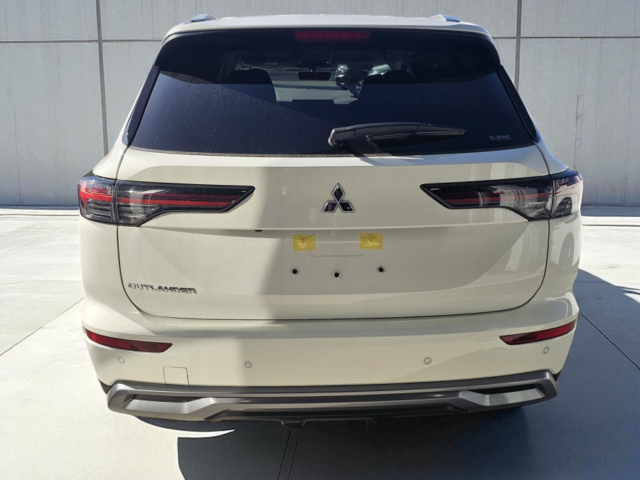 2025 Mitsubishi Outlander ZM LS SUV Image 3