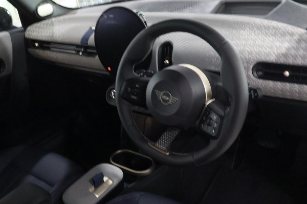 2025 MINI Cooper F65 S Favoured Hatch image 12