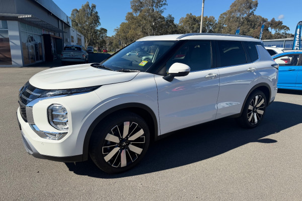2025 Mitsubishi Outlander ZM Aspire SUV Image 3