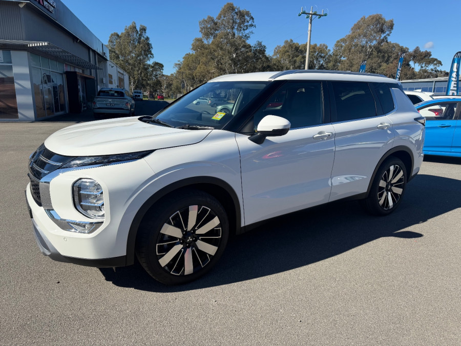 2025 Mitsubishi Outlander ZM Aspire SUV Image 3
