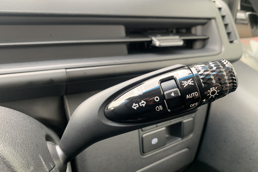 2025 Hyundai Staria US4.V3 Hatch Image 18
