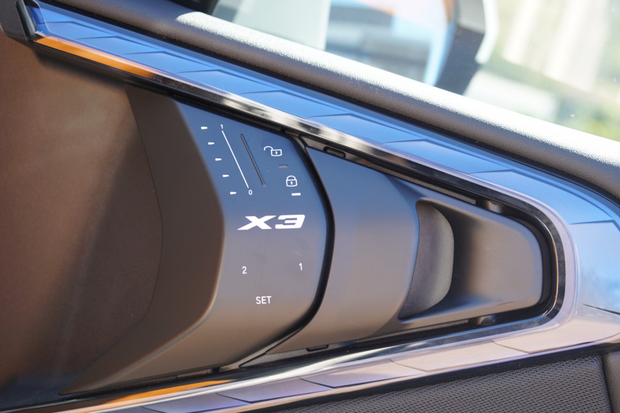 2025 BMW X3 G45 30e xDrive SUV Image 11