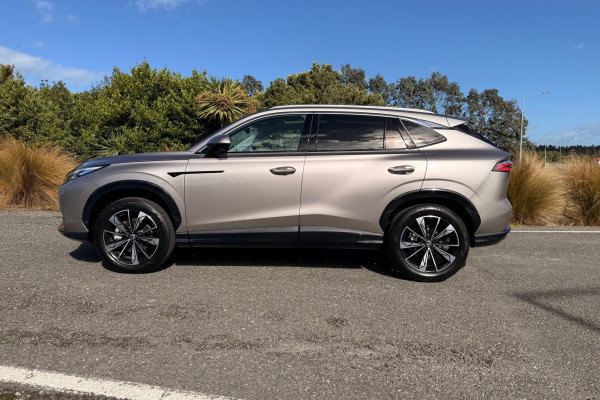 2026 MY25 MG HS AS33 Essence SUV Image 6