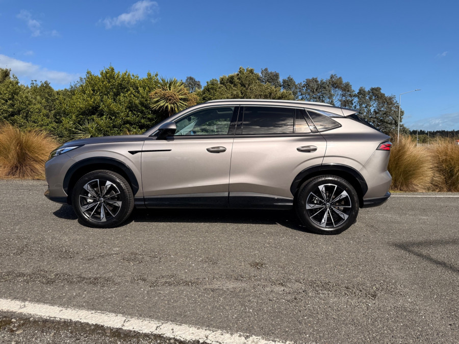 2026 MY25 MG HS AS33 Essence SUV Image 6
