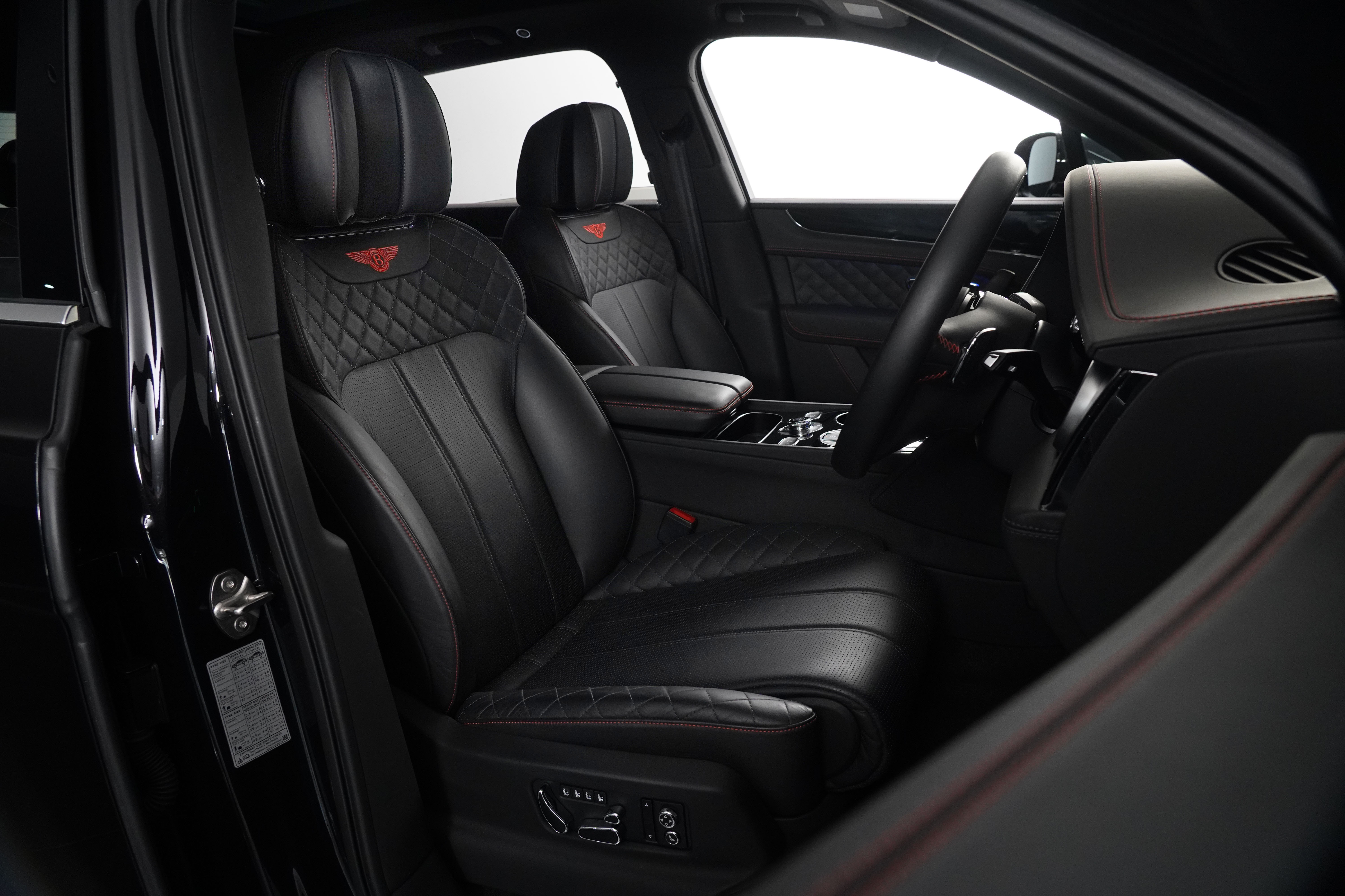 2018 Bentley Bentayga W12 Seven Seat SUV Image 32