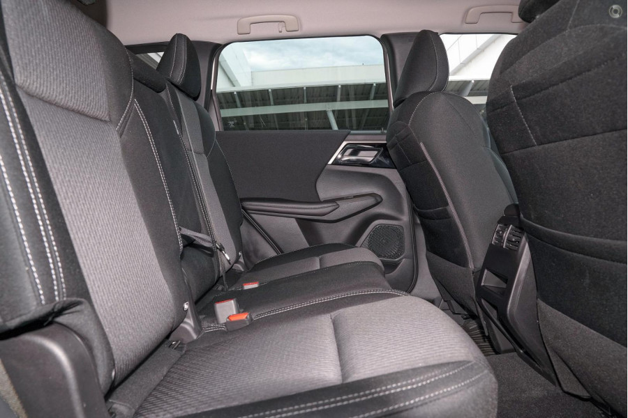 2024 Mitsubishi Outlander ZM LS SUV Image 9