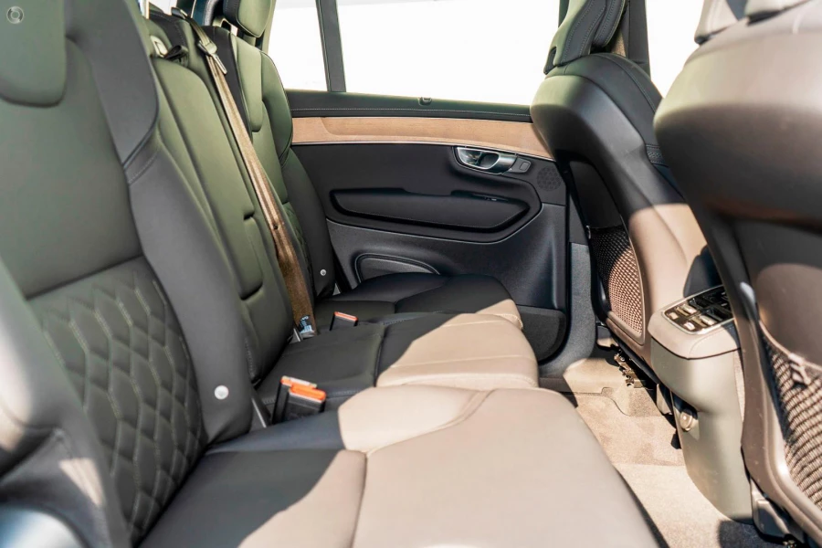 2026 Volvo XC90 L Series Plus B5 Bright SUV Image 5