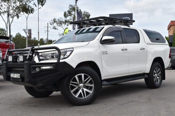2018 Toyota HiLux  SR5 Double Cab Pick Up Image 8