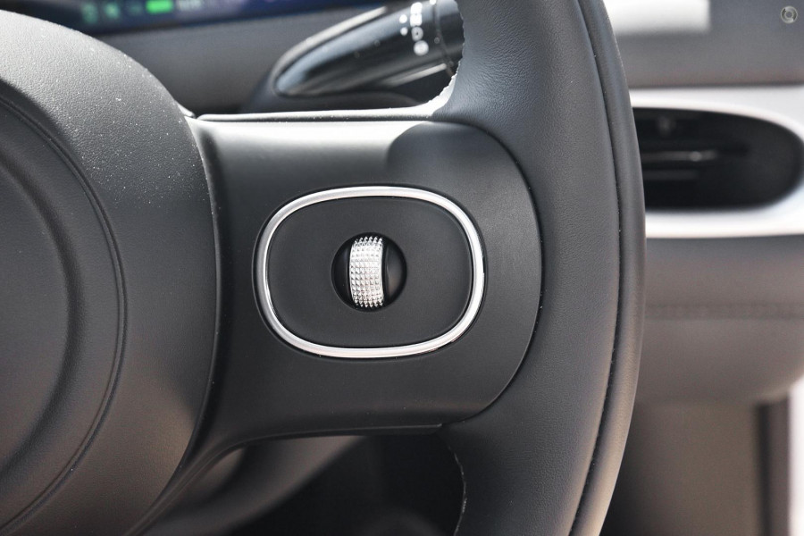 2025 MG IM5 P12L Performance Hatch Image 14