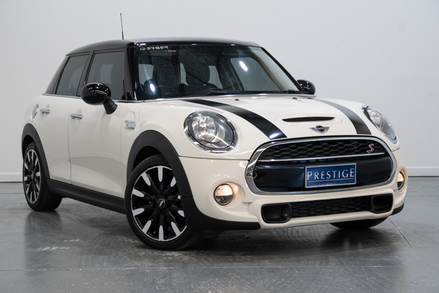 2015 MINI Cooper S Hatch Image 1