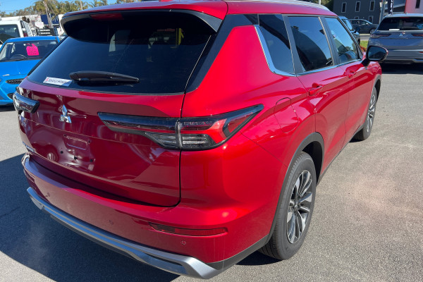 2025 Mitsubishi Outlander ZM LS SUV Image 5
