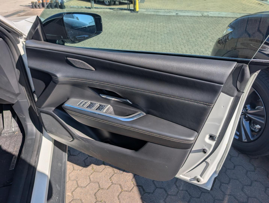 2026 Mazda 6e  GT Hatch Image 19