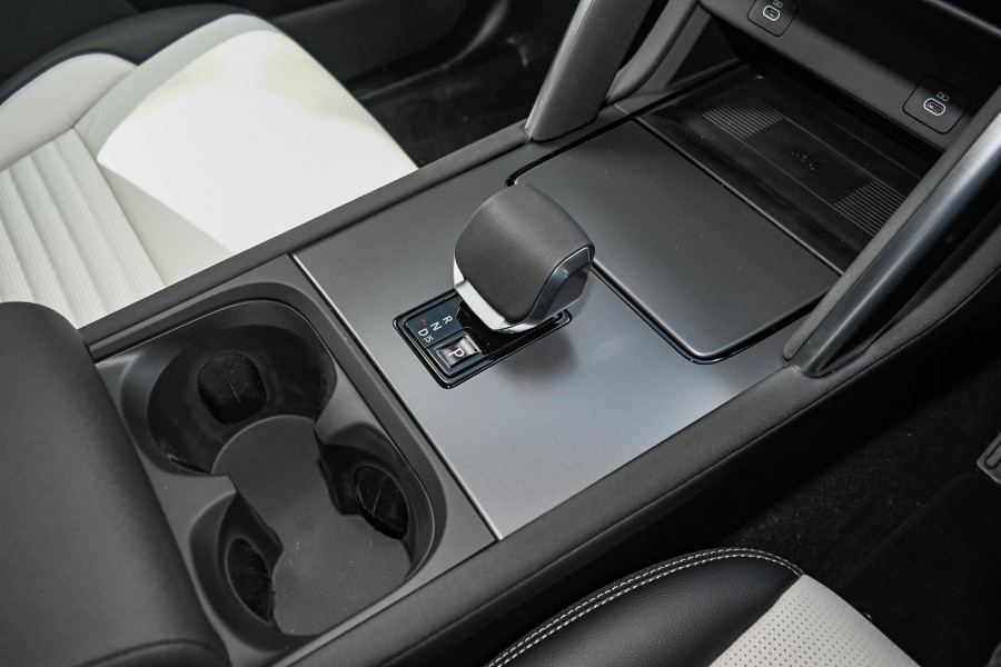 2025 MY25.5 Land Rover Discovery Sport L550 P300e Dynamic SE SUV
