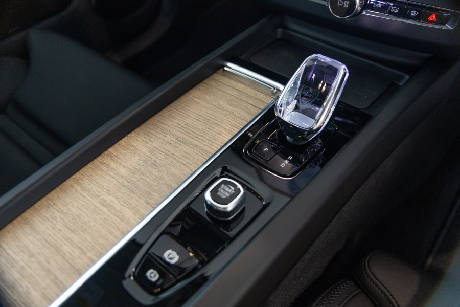 2026 Volvo XC60 UZ Plus T8 Plug-in Hybrid Dark SUV