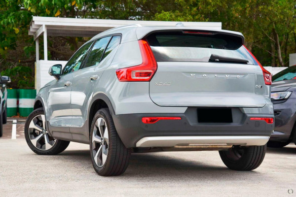2025 MY26 Volvo XC40 XZ Ultra B4 Bright SUV Image 4