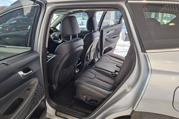 2018 Hyundai Santa Fe DM5 Series II Highlander SUV Image 12