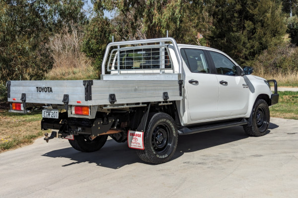 2020 Toyota HiLux  SR 4x4 Double-Cab Cab-Chassis Cab Chassis Image 5