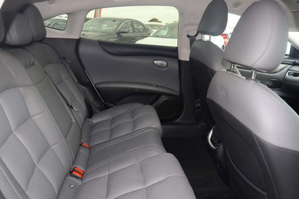 2025 MG IM5 P12L Premium Hatch Image 7