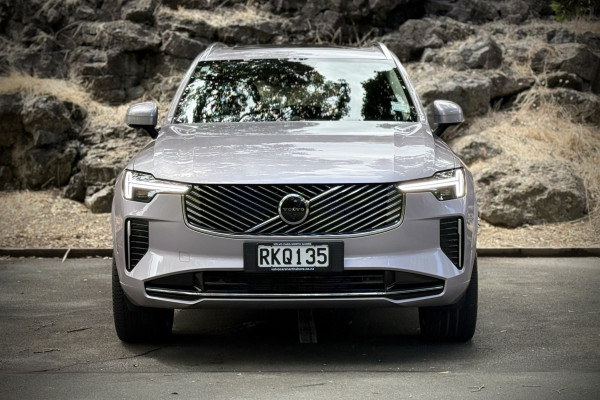 2025 Volvo XC90 L Series Ultra B5 Bright SUV Image 2