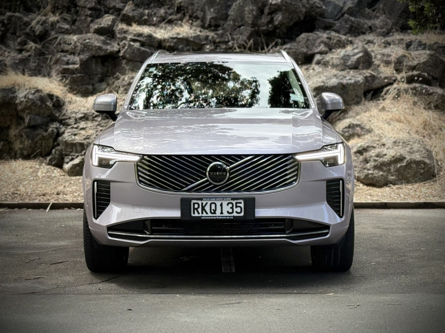 2025 Volvo XC90 L Series Ultra B5 Bright SUV Image 2