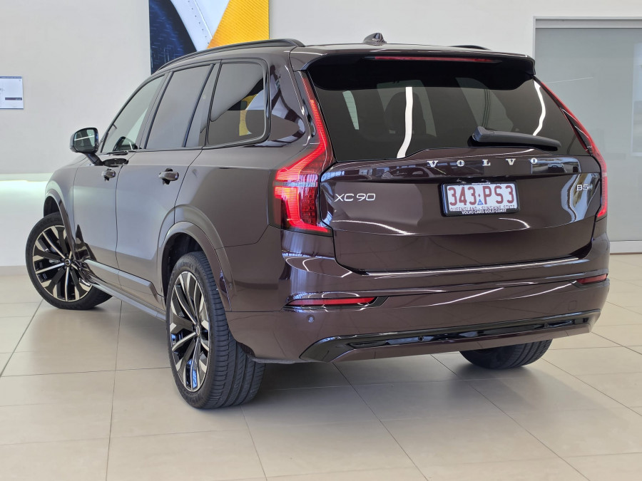 2025 MY26 Volvo XC90 L Series Ultra B5 Dark SUV Image 3