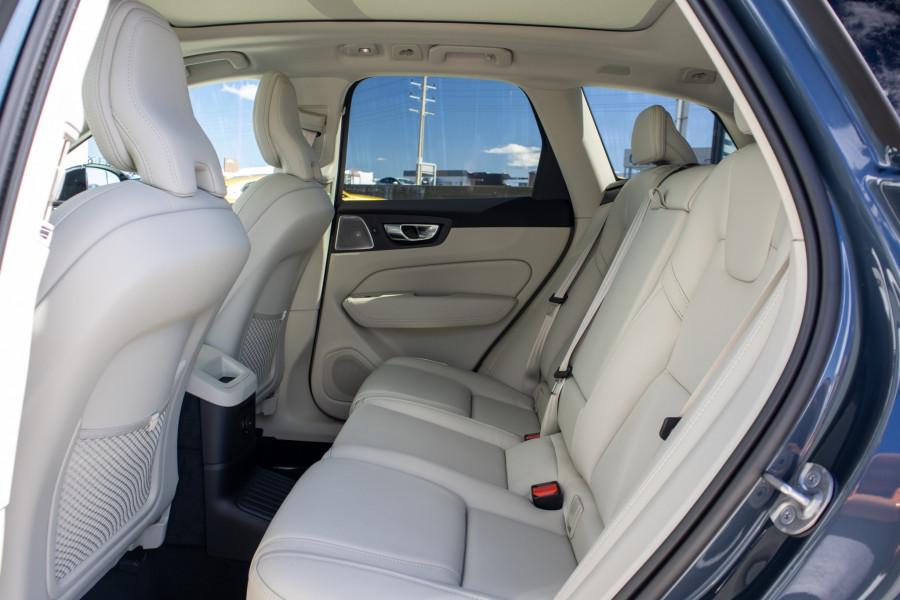 2025 Volvo XC60 UZ Ultra T8 Plug-In Hybrid SUV Image 8
