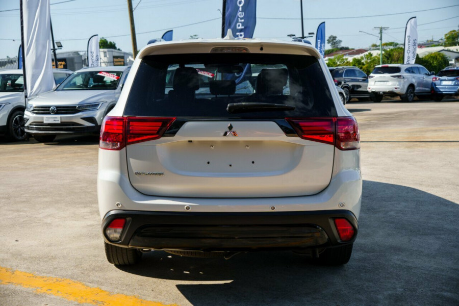 2021 Mitsubishi Outlander ZL Black Edition SUV Image 3