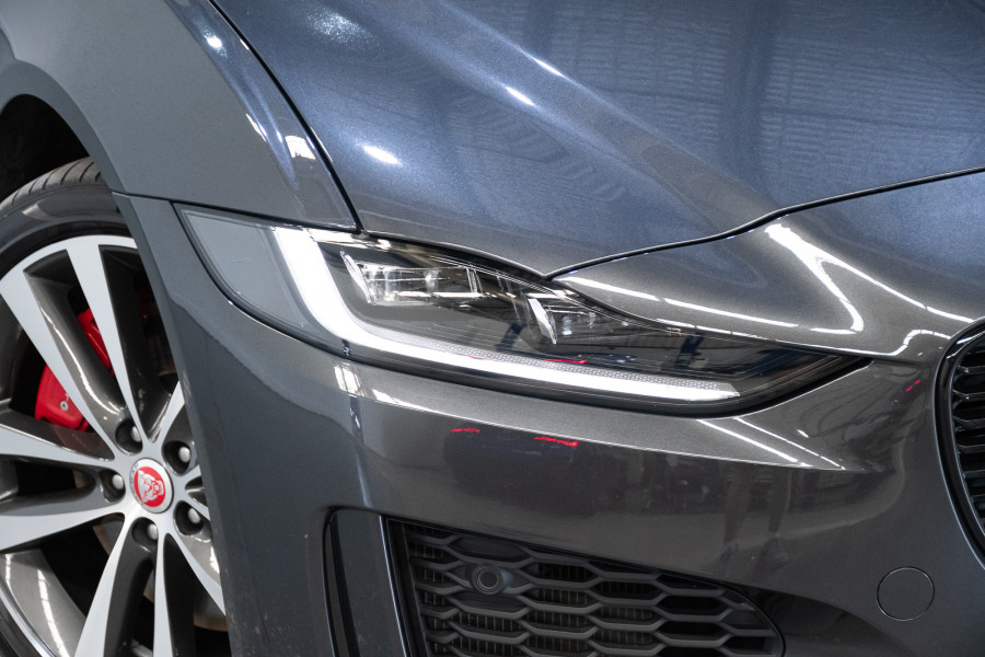 2022 Jaguar XE P300 R-Dynamic SE Sedan Image 2
