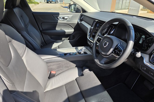 2022 Volvo S60  B5 Inscription Sedan Image 6
