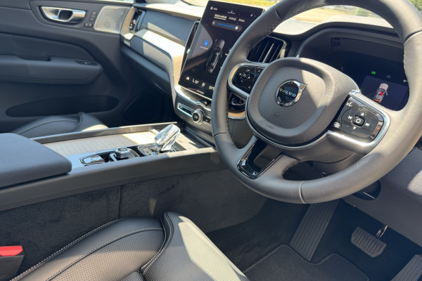 2026 Volvo XC60 UZ Ultra B5 Dark SUV Image 11