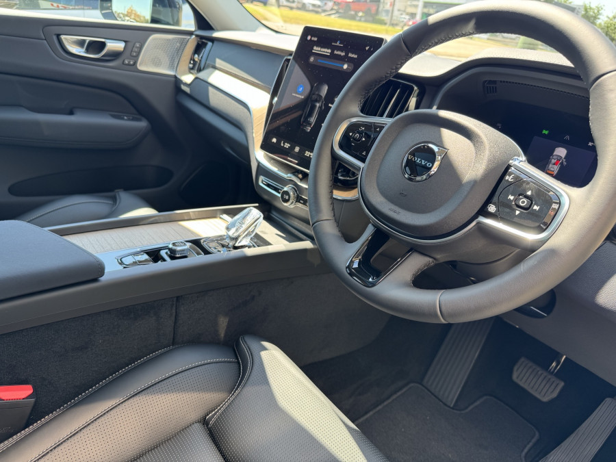 2026 Volvo XC60 UZ Ultra B5 Dark SUV Image 11