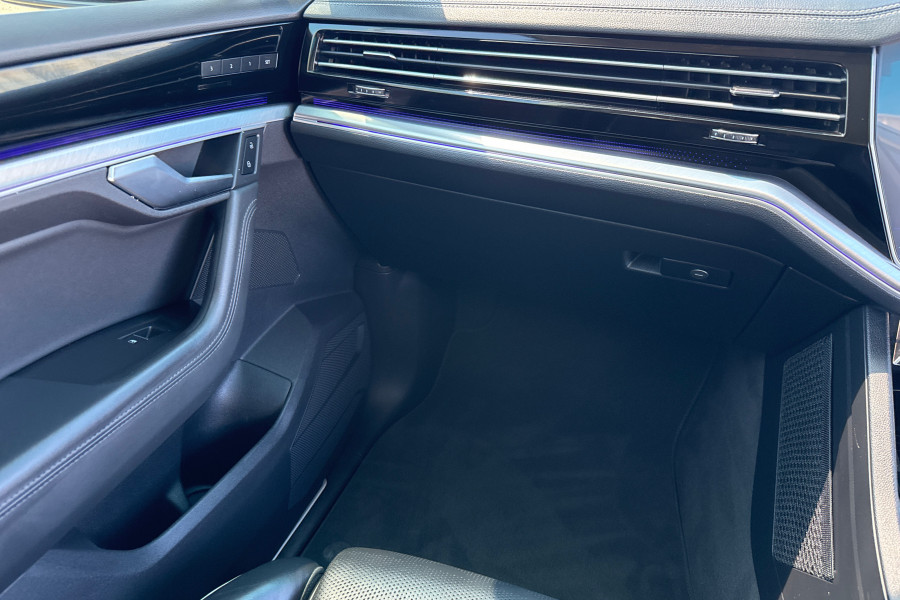 2020 Volkswagen Touareg CR 190TDI Premium SUV Image 21