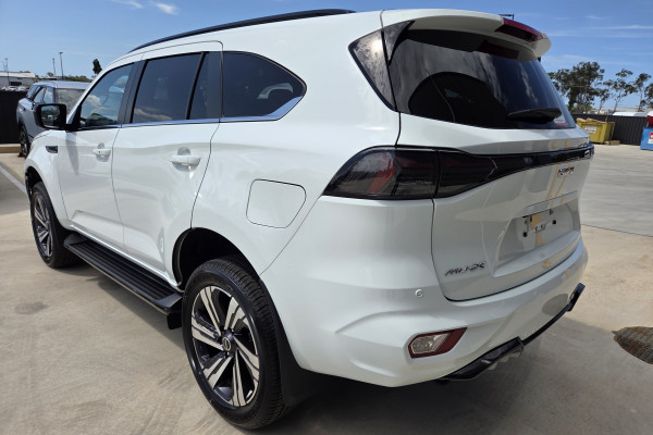 2025 MY25.5 Isuzu MU-X RJ LS-T SUV Image 5